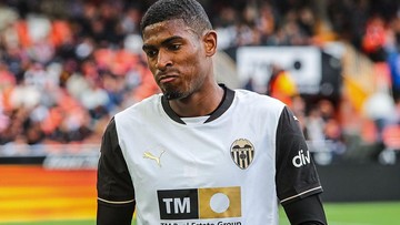 Arsenal Dekati Bek Muda Valencia