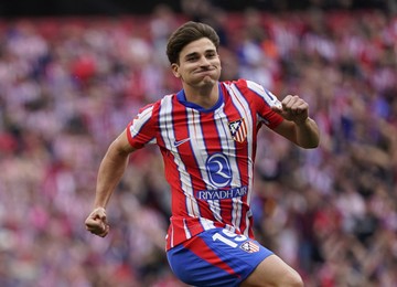 Barcelona Mengincar Julian Alvarez