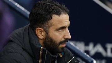 Neville Khawatirkan Nasib Amorim