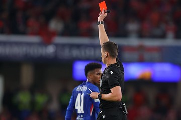 Chelsea 'Hobi' Kartu Merah