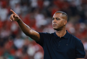 Kluivert Balik ke Belanda Setelah Gagal di Kualifikasi Piala Internasional
