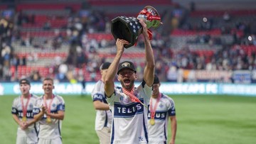 Thomas Muller Angkat Piala Setelah 2 Bulan Membela Vancouver Whitecaps