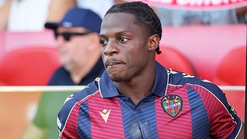 Barcelona Incar Karl Etta Eyong sebagai Pengganti Lewandowski