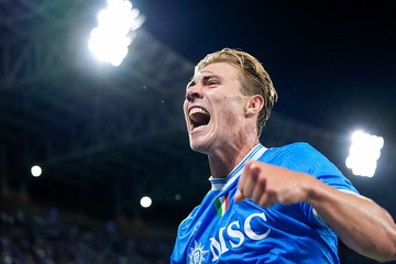 Christian Vieri Memuji Rasmus Hojlund