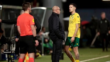 Justin Hubner Mendapat Kartu Merah Akibat Tekel Horor Lawan Ajax