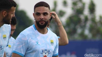 Diboyong ke Thailand, Layvin Kurzawa Siap Debut Bareng Persib