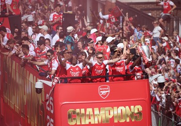 Arsenal Parade Juara