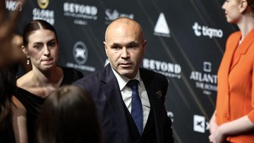 Iniesta Jadi Instruktur Klub Timur