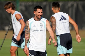 Messi Pimpin Latihan Argentina