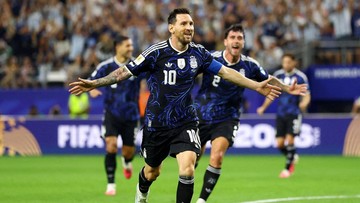 Argentina Pakai Jersey Away Musuh Inggris