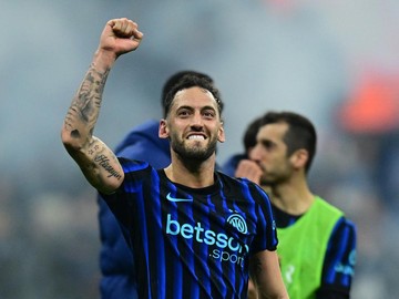 Hakan Calhanoglu Bahagia di Inter Milan